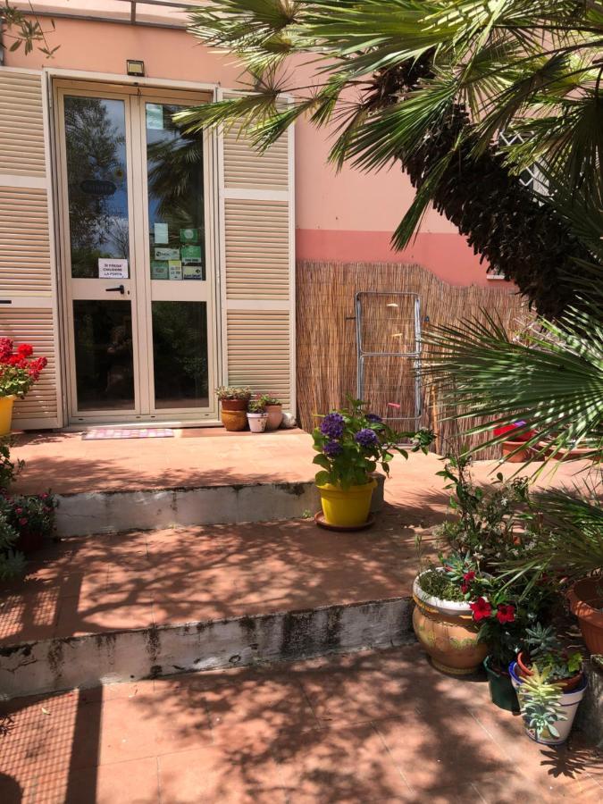 Cali-Formia B&B エクステリア 写真